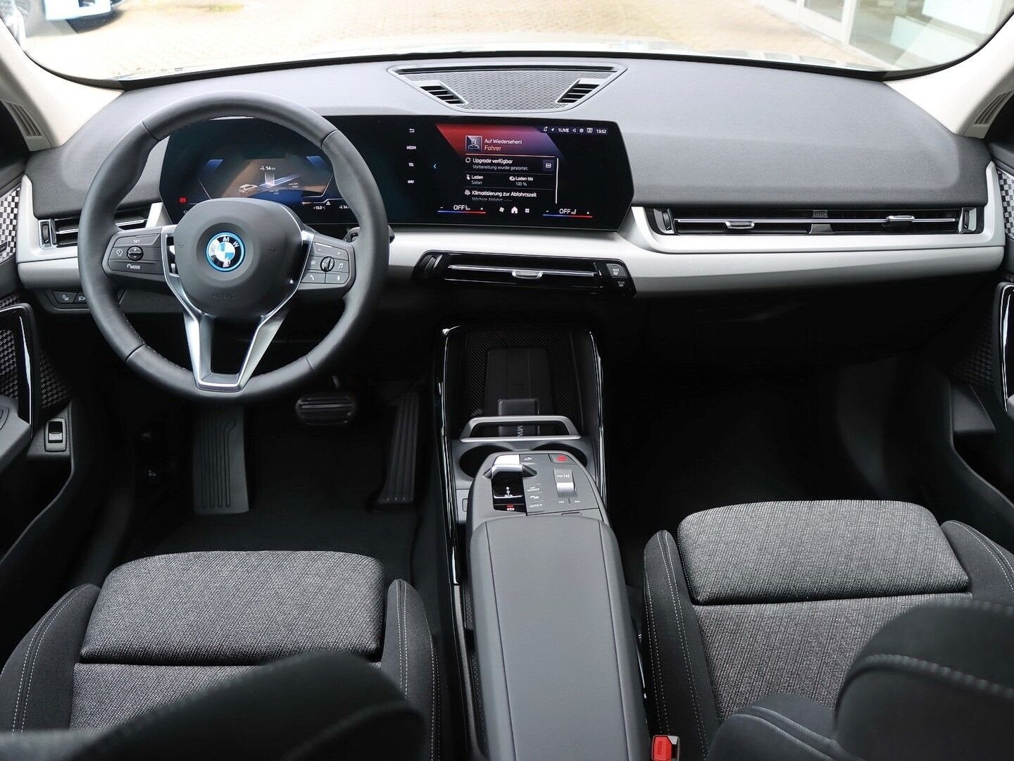 BMW iX1 eDrive20 AHK Driving Assistant Harman Kardon