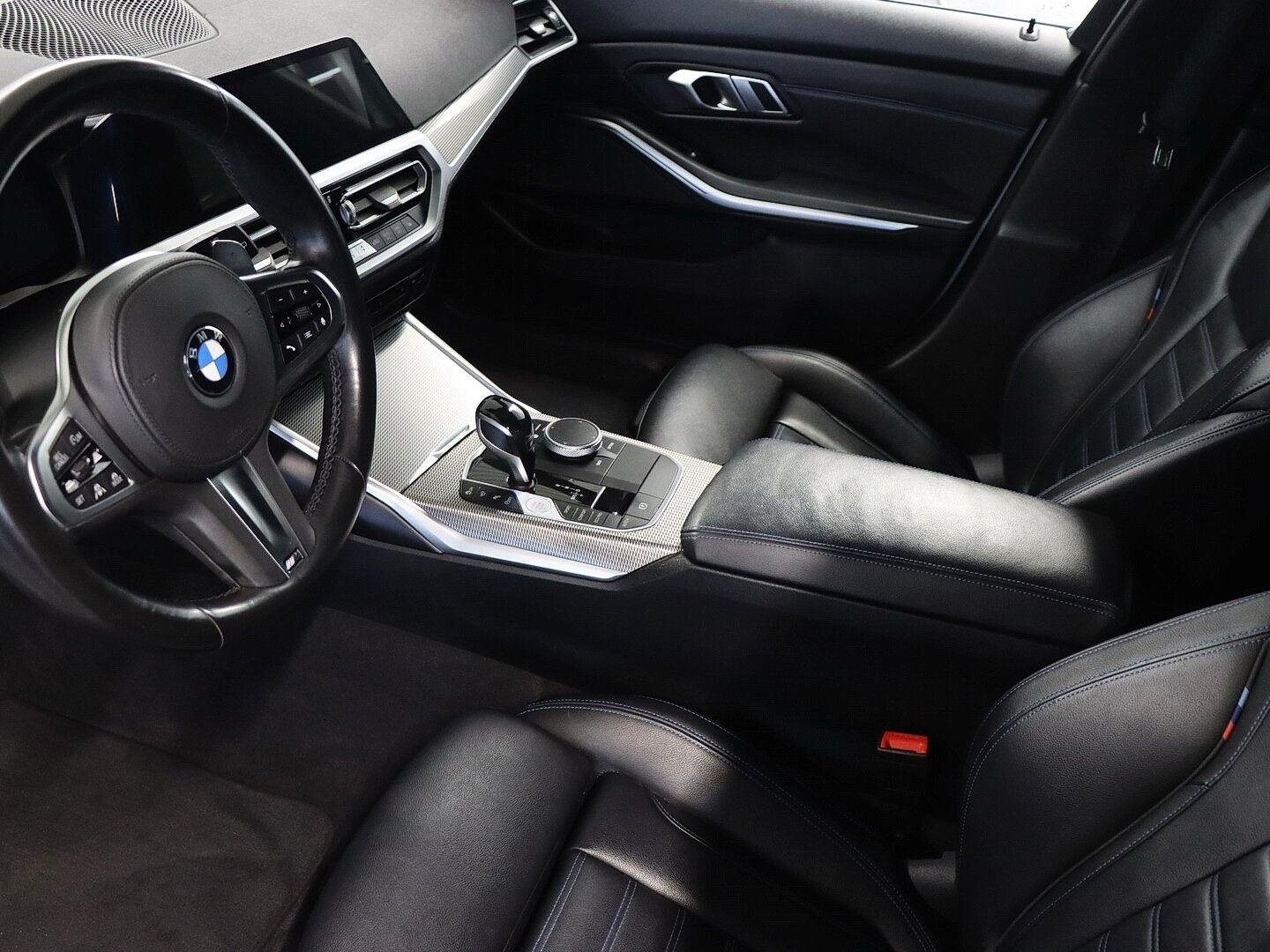 BMW 330i xDrive A
